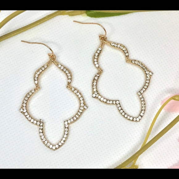 NEW πΈπ Rhinestone Quatrefoil Gold Drop Earring - Picture 3 of 4